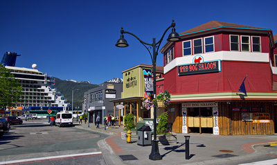 Red Dog Salloon and Mercantile with a cruise ship behind