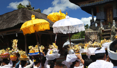 Funerary procession inside the temple