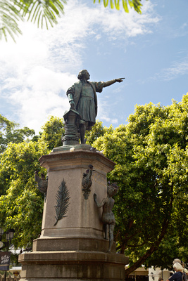 Statue in the plaza