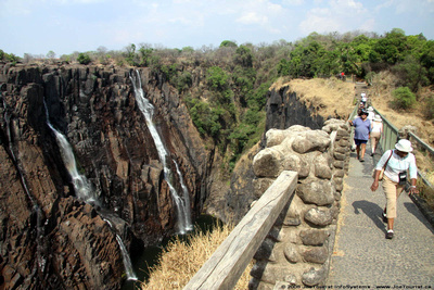 A foot bridge along the Victoria Falls trail
