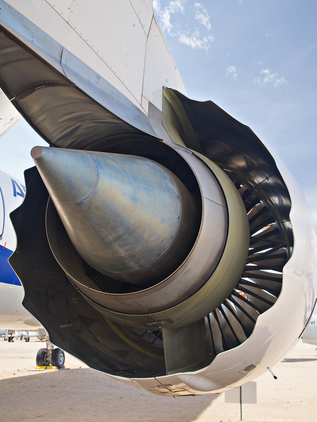 Petal engine cowling of the Boeing 787-8 Dreamliner