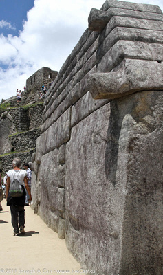 Incan wall showing protrusions for lifting them in place
