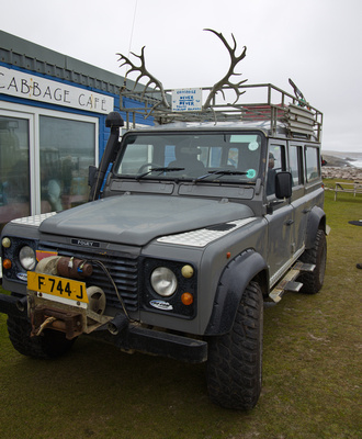 Our driver Keith's 4x4 in front of the Sea Cabbage Cafe