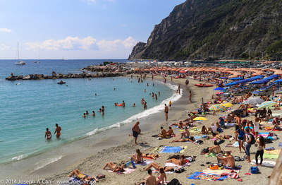 A busy Sunday at Monterosso beach