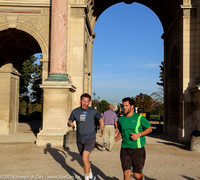 Joggers under the Arc de Triomphe du Carrousel