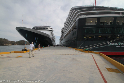 Rotterdam & Queen Victoria docked
